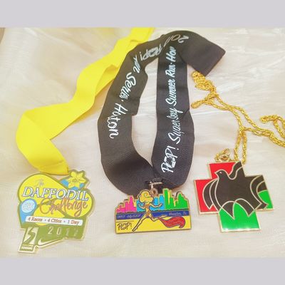 Beli Grosir Die Casting Gold Plated Custom Design Zinc Alloy Medal dengan pita online manufacture