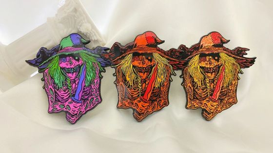 Beli Custom Zinc Alloy Lapel Pin dengan Soft Enamel Glitter Finish dalam ketebalan 1,5mm-2mm untuk dekorasi & souvenir online manufacture