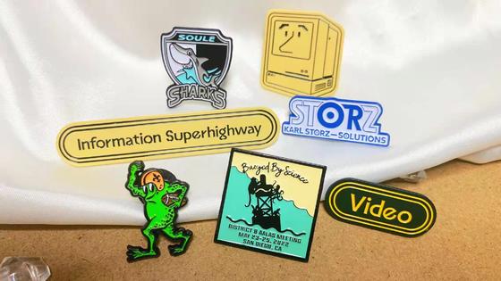 Beli 1.5 Inch Soft Enamel Lapel Pin Custom Zinc Alloy Pin Badge untuk Branding dan Acara online manufacture