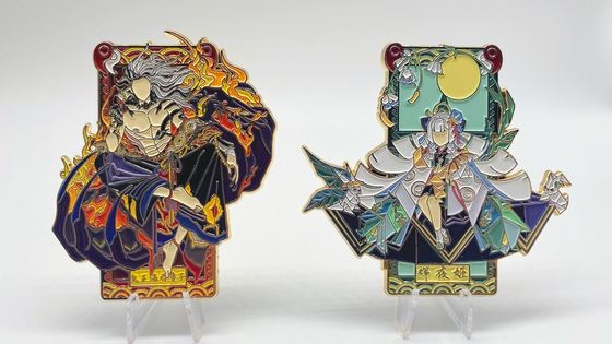 Beli Custom Iron Lapel Pins with Soft Enamel in Customer Size and Custom Color for Branding online manufacture