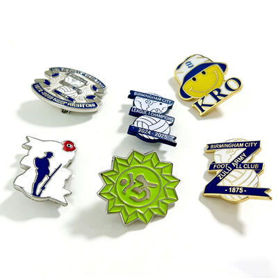 Beli Pin enamel berkilau dengan finishing lembut atau keras, cetak UV, dan desain kartun yang menggemaskan adalah milik Anda untuk membuat. online manufacture