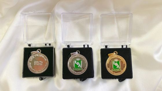 Medali Perhiasan Berlapis Emas Biasa Souvenir Penghargaan Logam Olahraga Medali Sepak Bola Custom