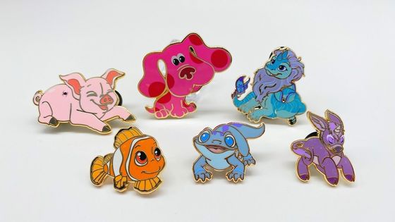 Pins Lapel Enamel Custom Merah yang Dipersonalisasi Tidak Ada Minimum Logam Pins Logam Zinc Metal