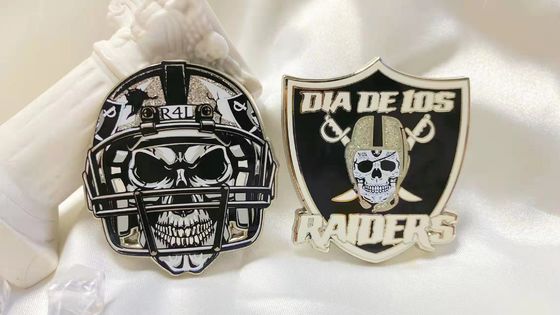 Black Skull Custom Lapel Pin Ename Metal Pakaian Pin 1.5in - 2.5in
