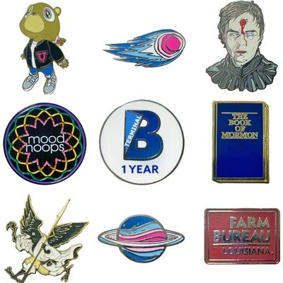 Tidak ada minimal logo khusus logam lapel pin lencana bros pin enamel keras lembut untuk lampiran souvenir