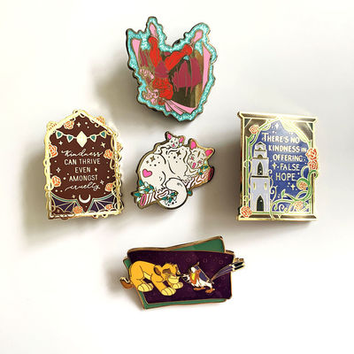 Pin Kerah Enamel Keras Paduan Seng Logo Kustom untuk Souvenir dan Hadiah