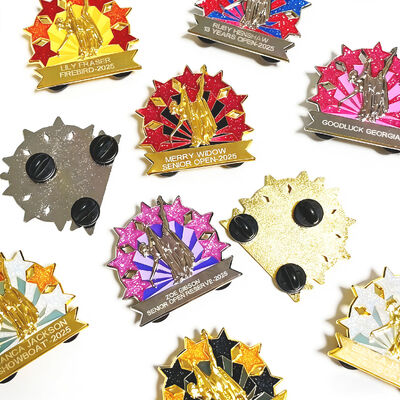 Harga yang bagus Custom hard atau soft enamel lapel pin dengan glitter, UV print, dan lucu logo anime kartun. on line