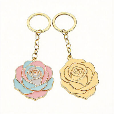 Harga yang bagus Keychain 3D khusus dalam paduan logam dengan enamel lembut / keras dan cetakan UV untuk mode grosir. on line