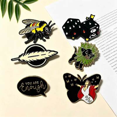 Harga yang bagus Tokoh Game Anime Custom Direct Merch Emas Metal Brooch Hard Enamel Pin dengan Pencetakan UV Modern Enamel Pins on line