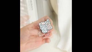 Nilai tambah tinggi badge dan pin khusus untuk organisasi sekolah dan perusahaan