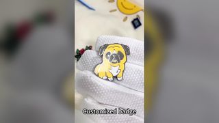 Pin Enamel Keras Kustom Pabrik | Lencana Kerah Emas dengan Bubuk Mutiara | Pin Souvenir Logam Lucu Siapa